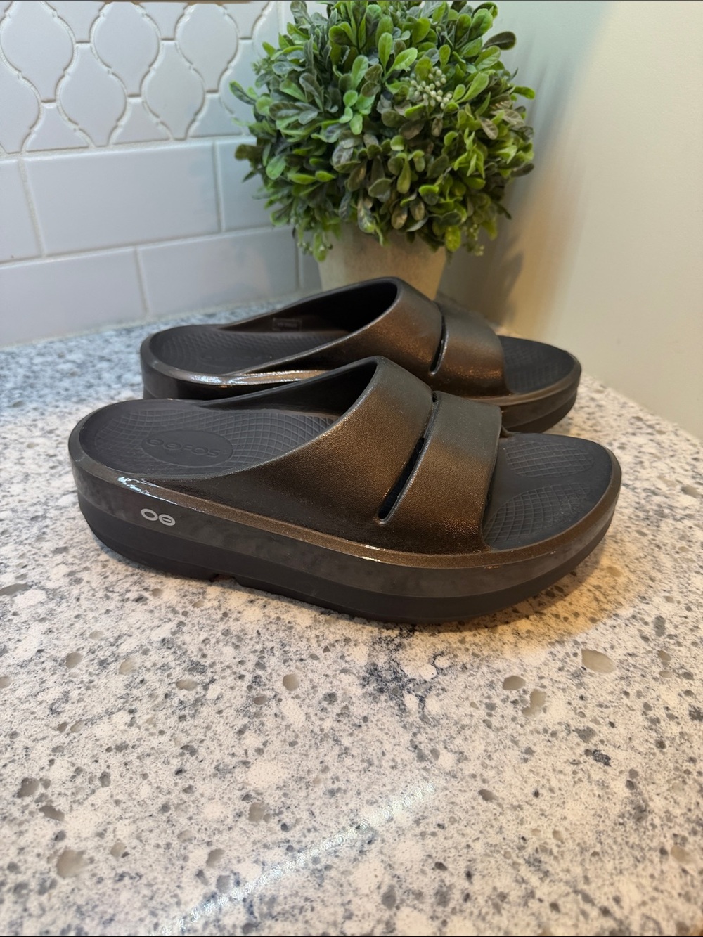 OOFOS Black metallic Platform Slide Sandals for Women size 10